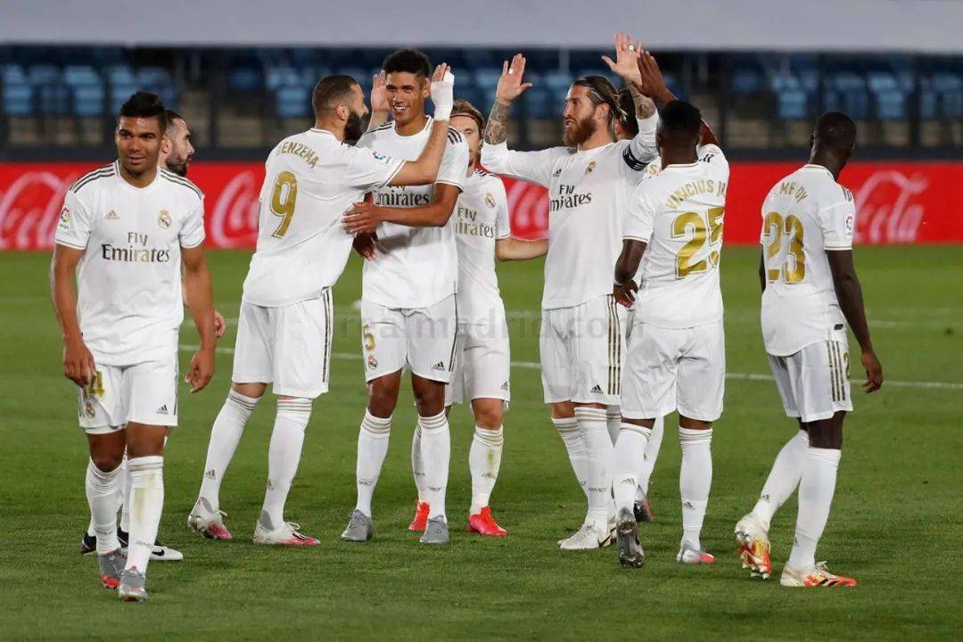 着球队锋线 着球队锋线