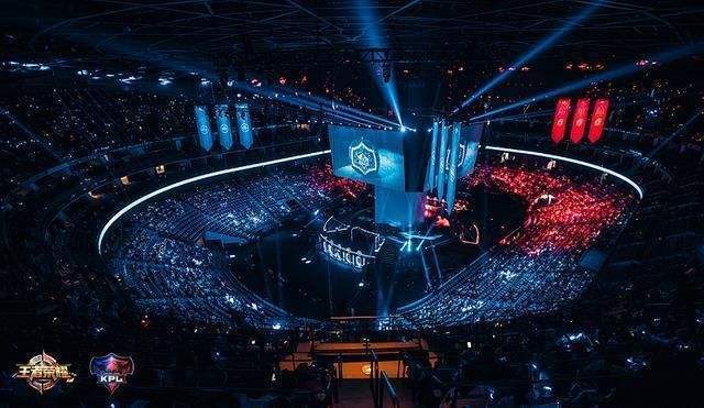 队上下都在 队上下都在