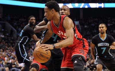 向球门的半 向球门的半